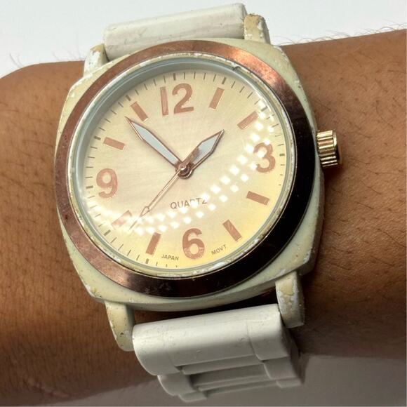 White & Gold Men's Watch - Picture 2 of 4